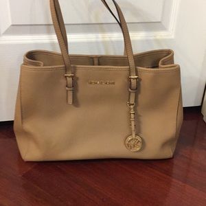 Micheal Kors Tan Leather Purse